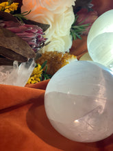 Load image into Gallery viewer, Selenite Sphere Crystal Balls
